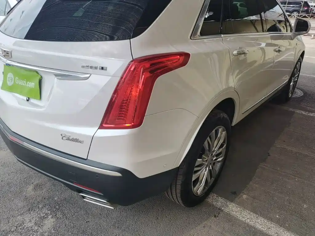 Photo 8 - Cadillac XT5