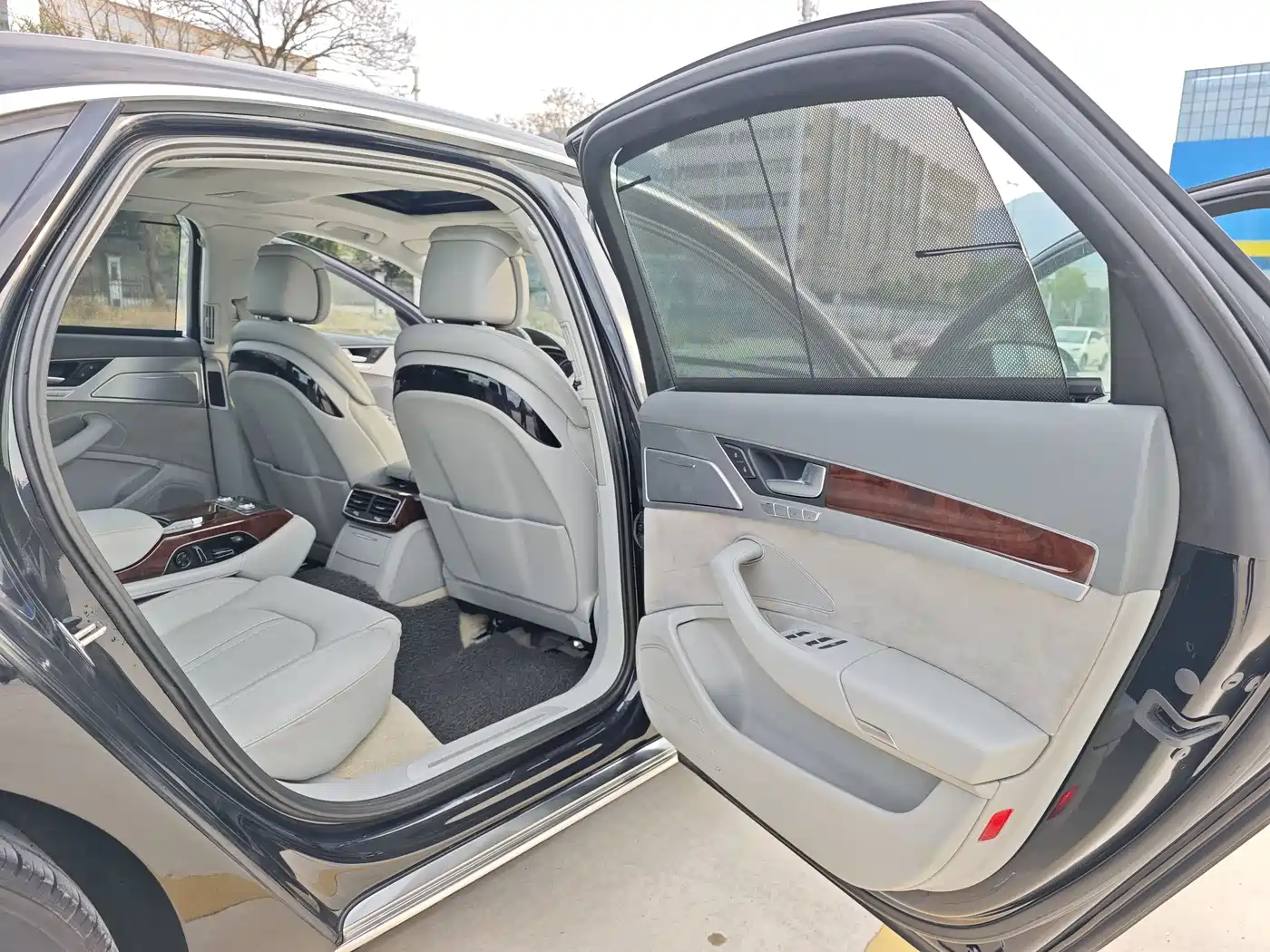 Audi A8 2011 A8L 3.0 TFSI quattro Premium (245kW) фото 16