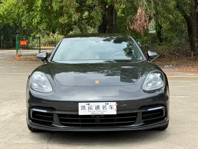 PORSCHE PANAMERA