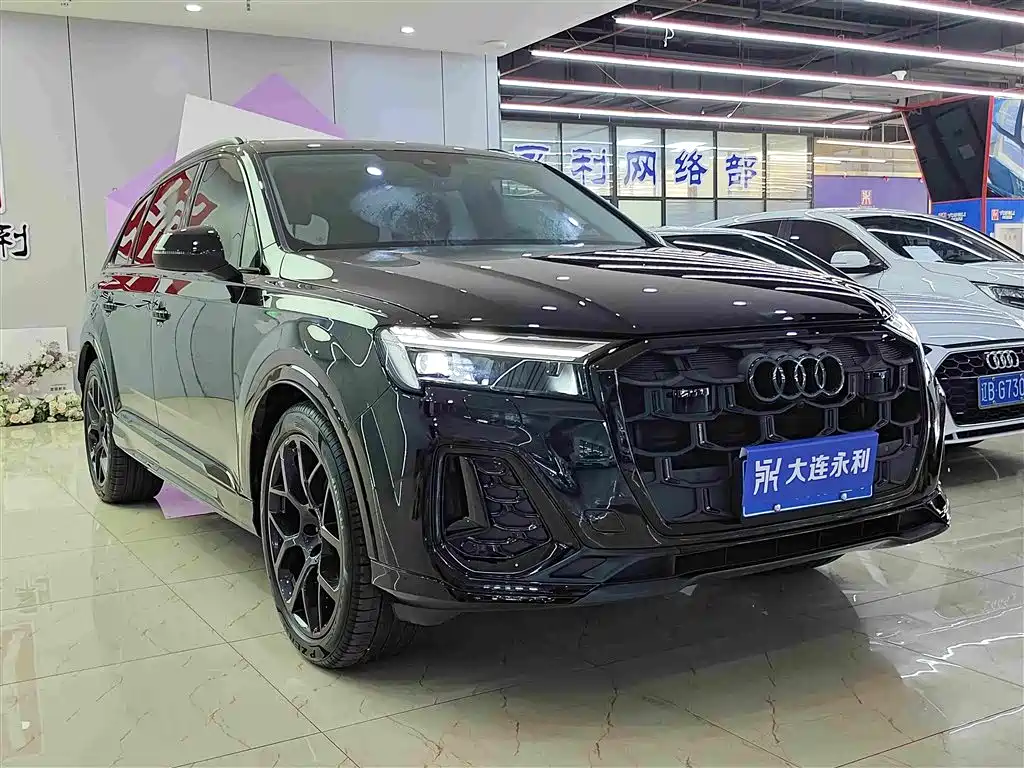 Audi Q7 2025 2025 45 TFSI quattro S line Black Warrior