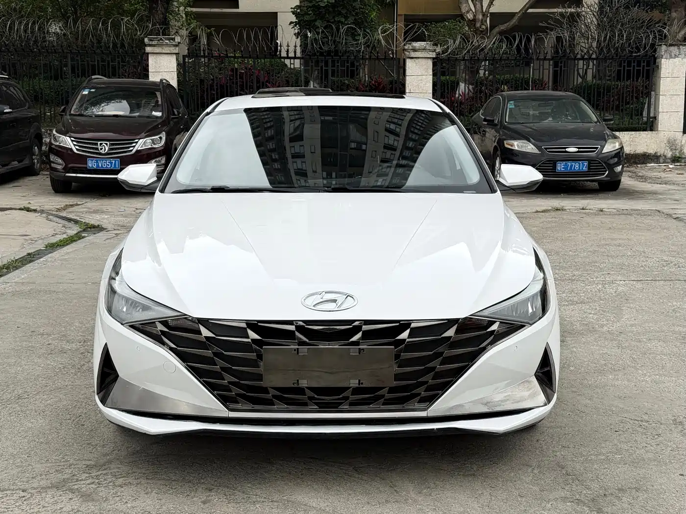 HYUNDAI ELANTRA