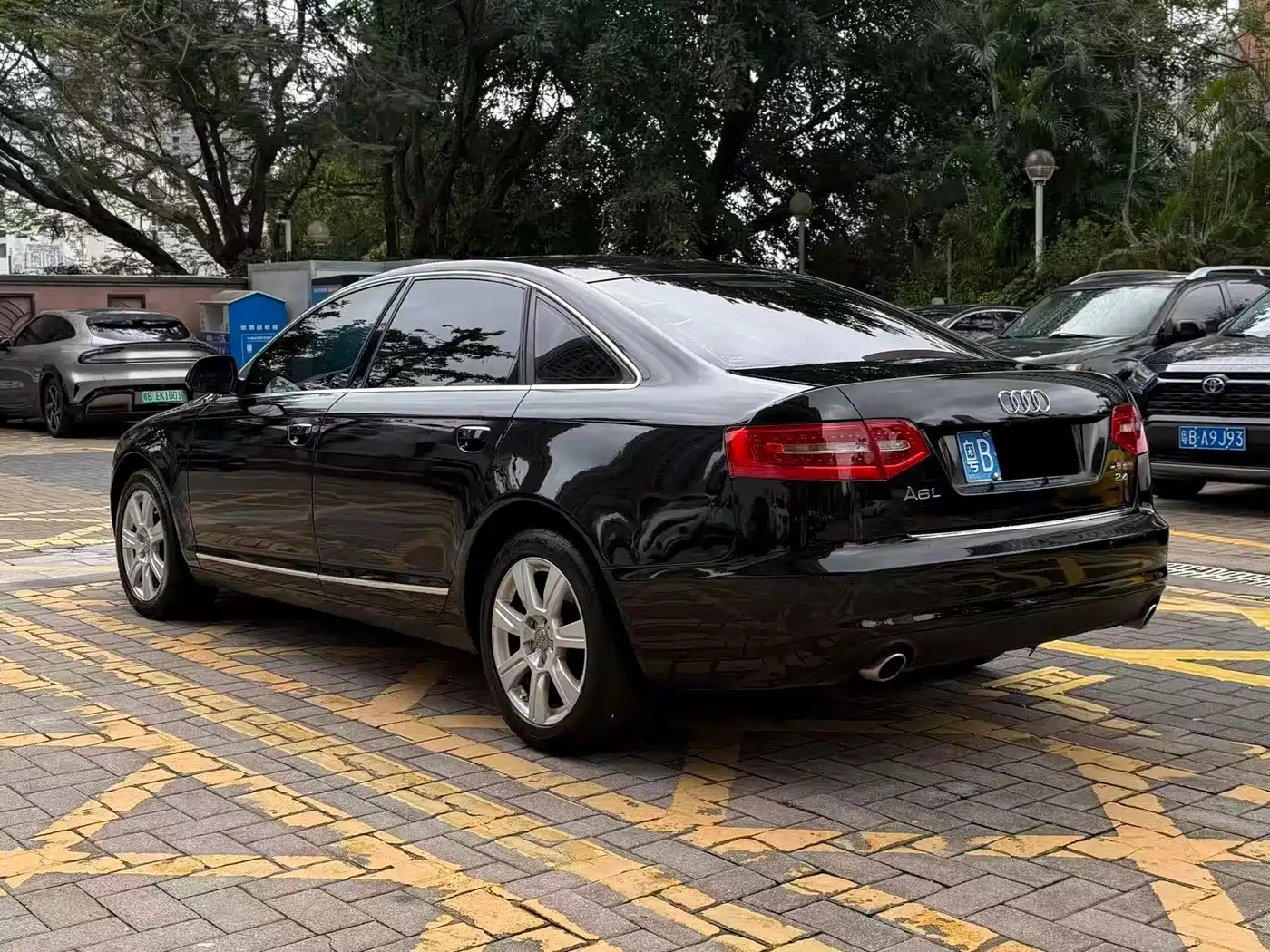 Audi A6L 2010 2.4L Luxury фото 9