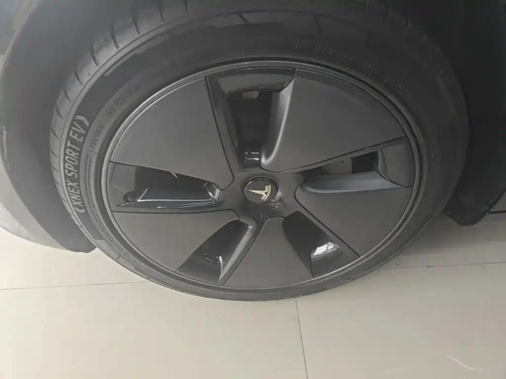Фото 23 - Tesla Model 3