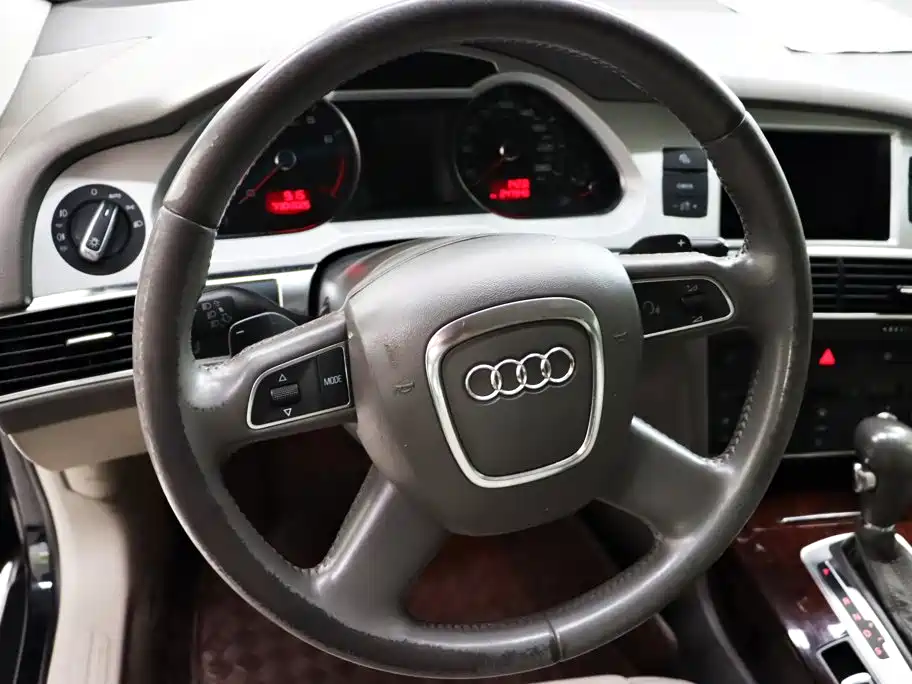 Фото 13 - Audi A6L