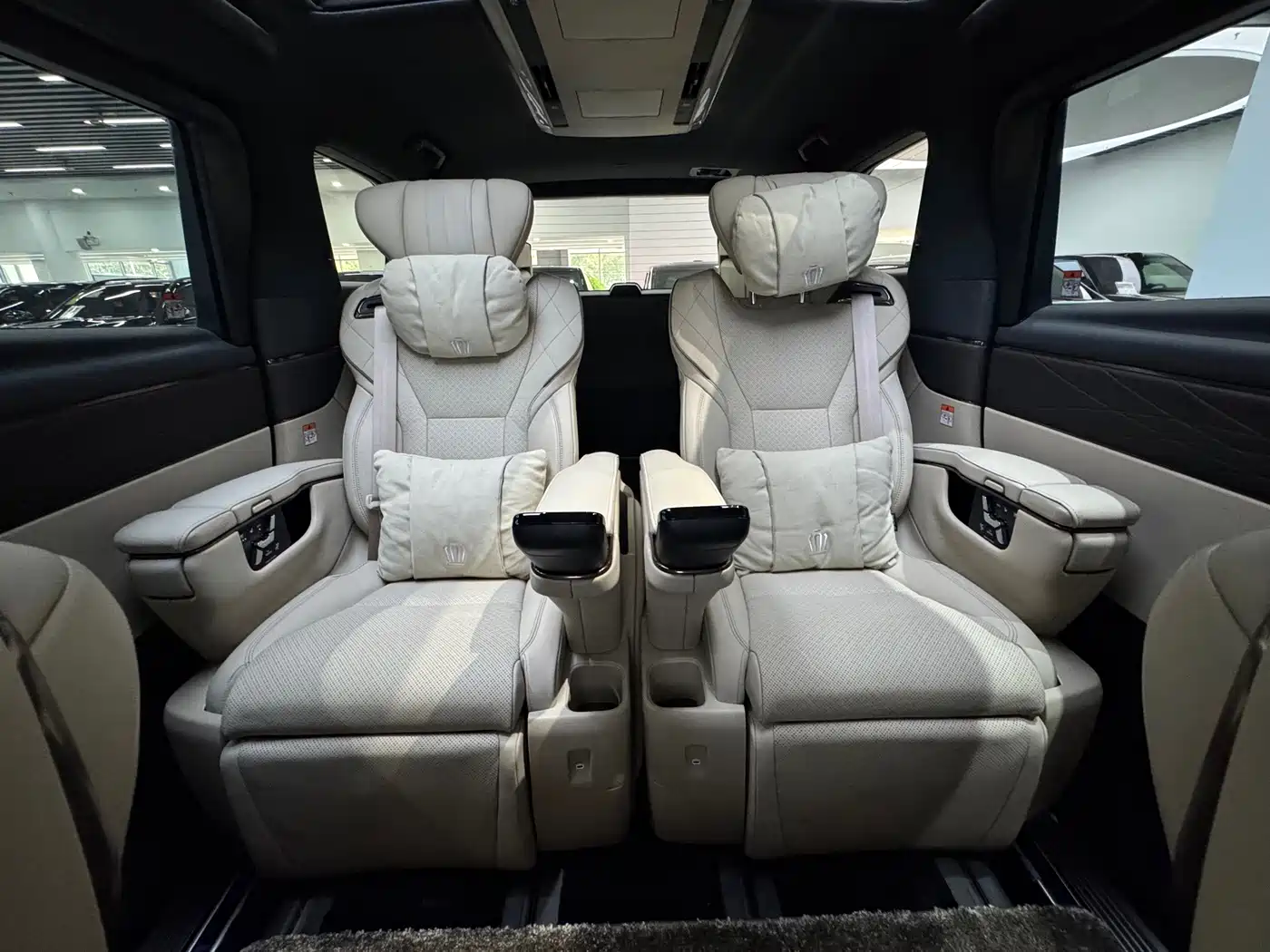 Toyota Vellfire 2026 2024 Crown Hybrid 2.5L Executive Premium Edition