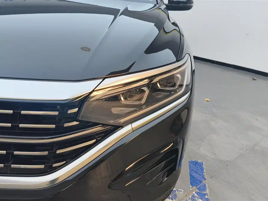 Volkswagen Passat 2022 330TSI Luxury Edition фото 5