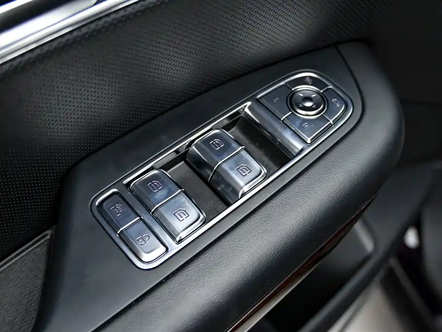 Hongqi HQ9 PHEV 2024 Model 2.0T AWD Luxury Edition фото 35