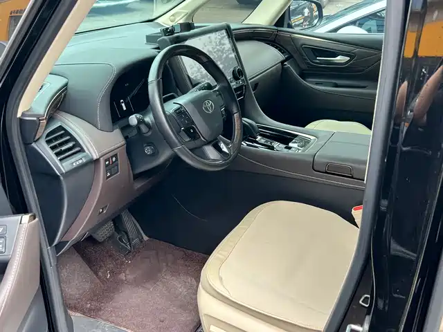 Toyota Alphard 2024 Hybrid 2.5L Ultimate Enjoyment Edition — фото 2