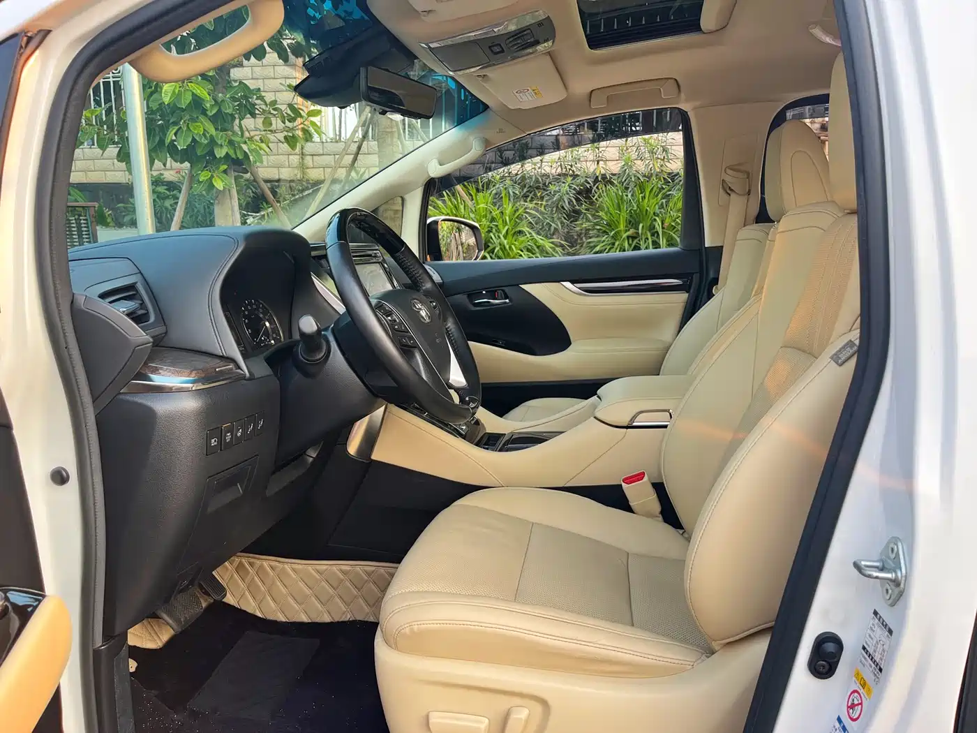 Toyota Alphard 2020 Hybrid 2.5L Premium Edition фото 4