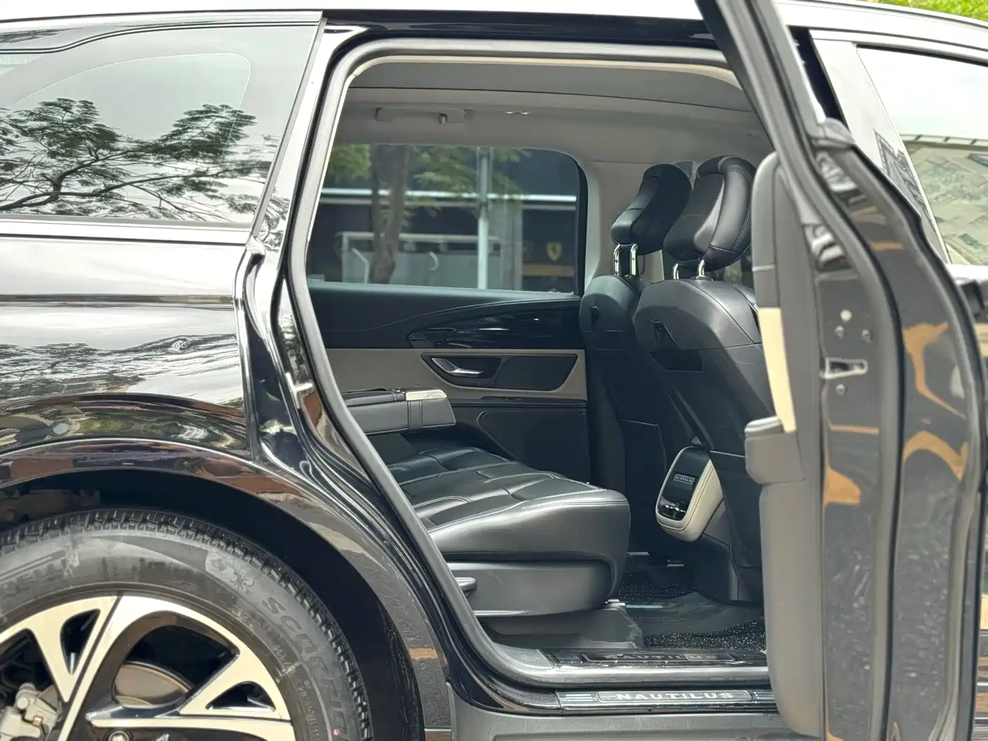 LINCOLN NAVIGATOR