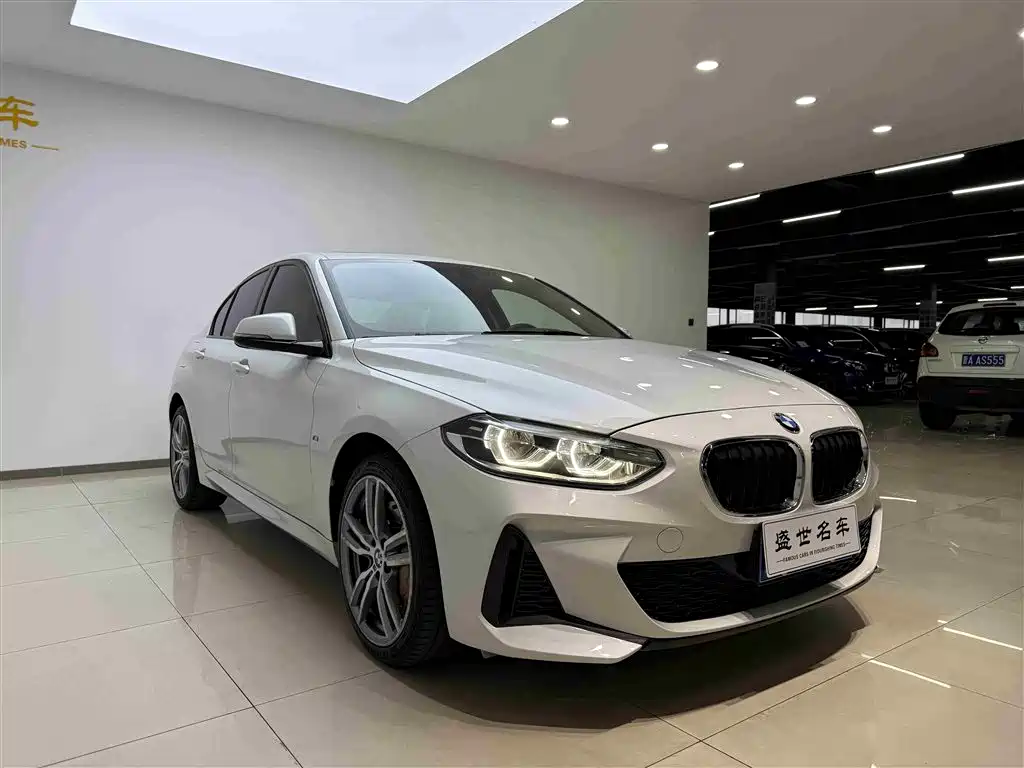BMW 1 Series 2019 120i Leading M Sport Package фото 4