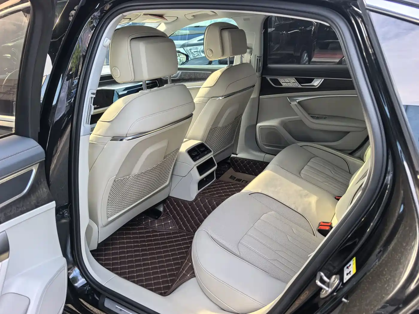 Фото 6 - Audi A6L