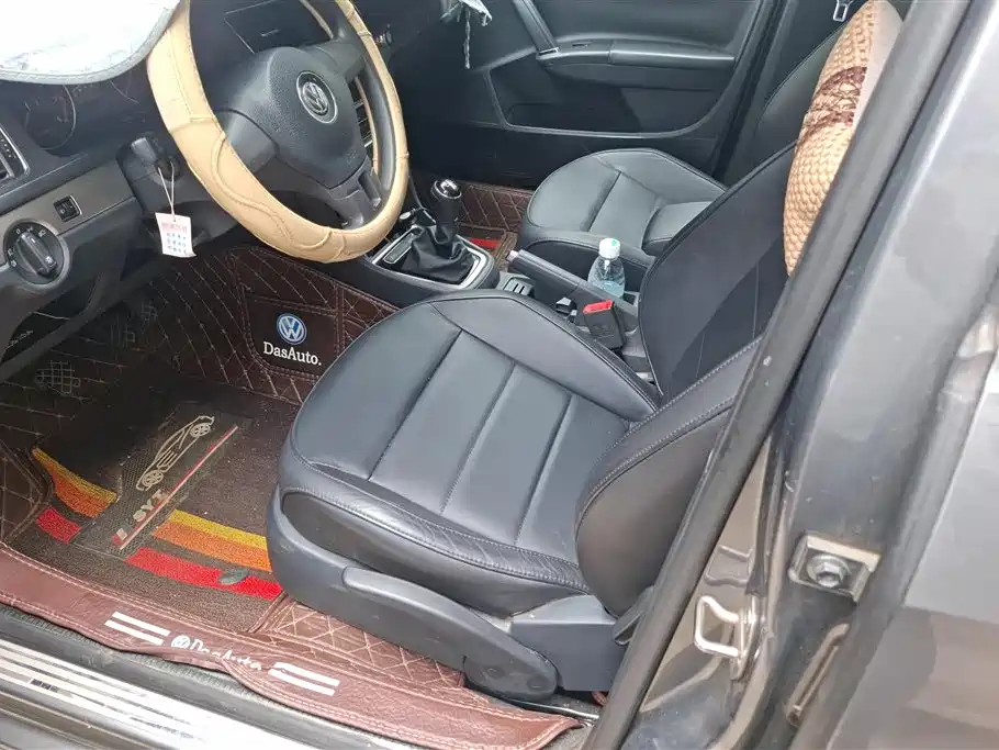 Volkswagen Lavida 2013 Facelift Classic 1.6L Manual Comfort фото 9