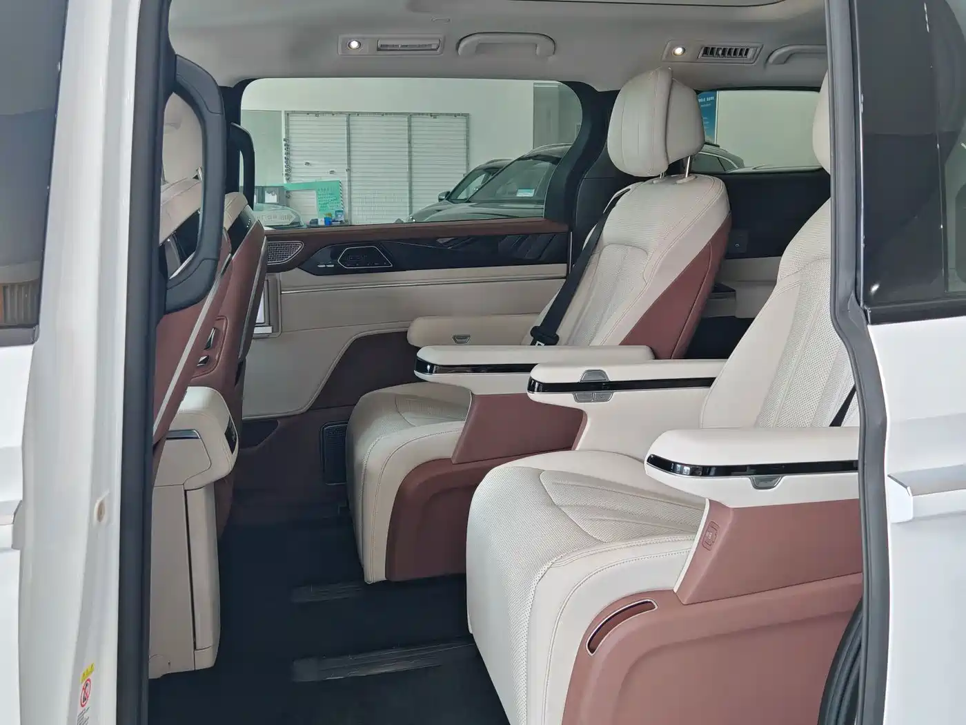 BYD Xia 2025 2025 DM-i 1.5T 180km Surpass Edition