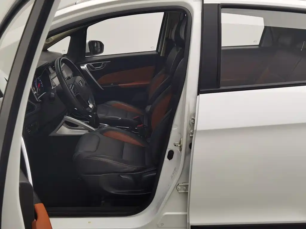 Фото 10 - Geely Vision X3