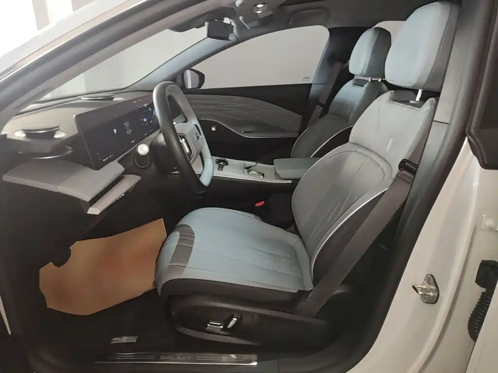 Geely Galaxy Galaxy E8 2024 2024 Model 550km RWD Soaring Dragon Edition