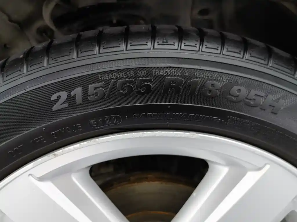 Jeep Compass (Import) 2012 2011 2.4L 4WD Luxury Navigation Edition