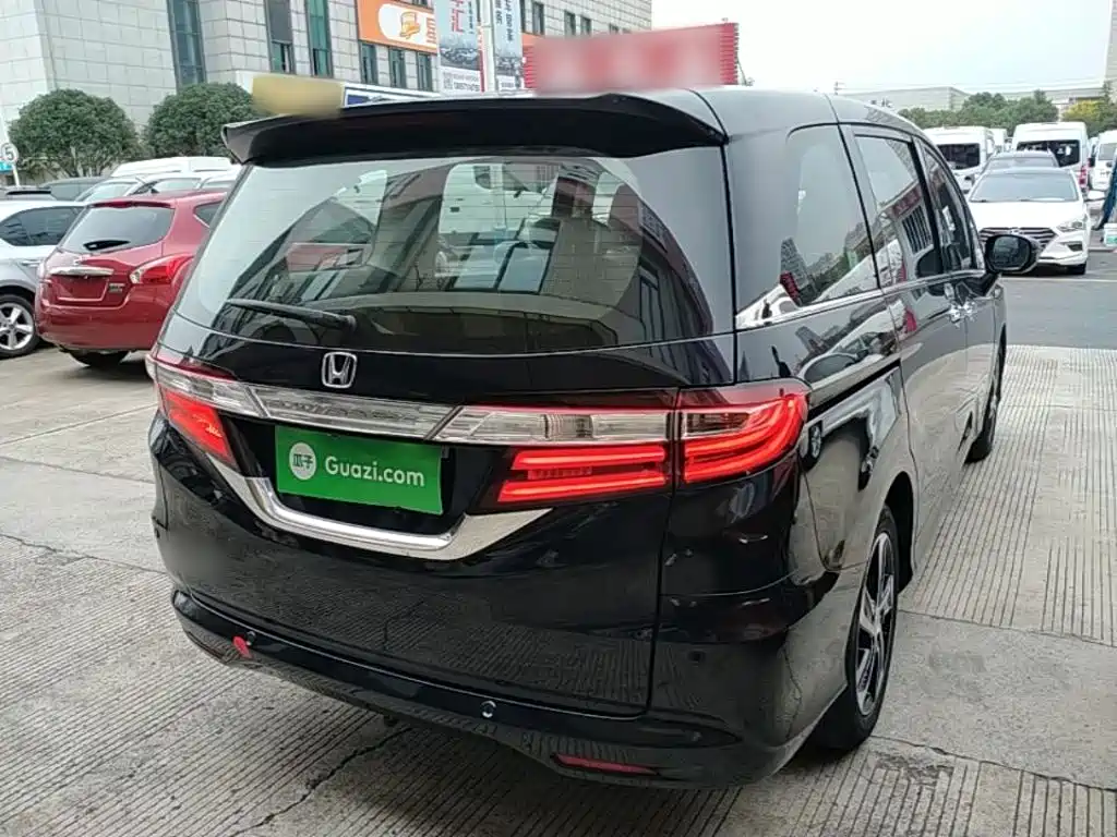 Фото 7 - Honda Odyssey