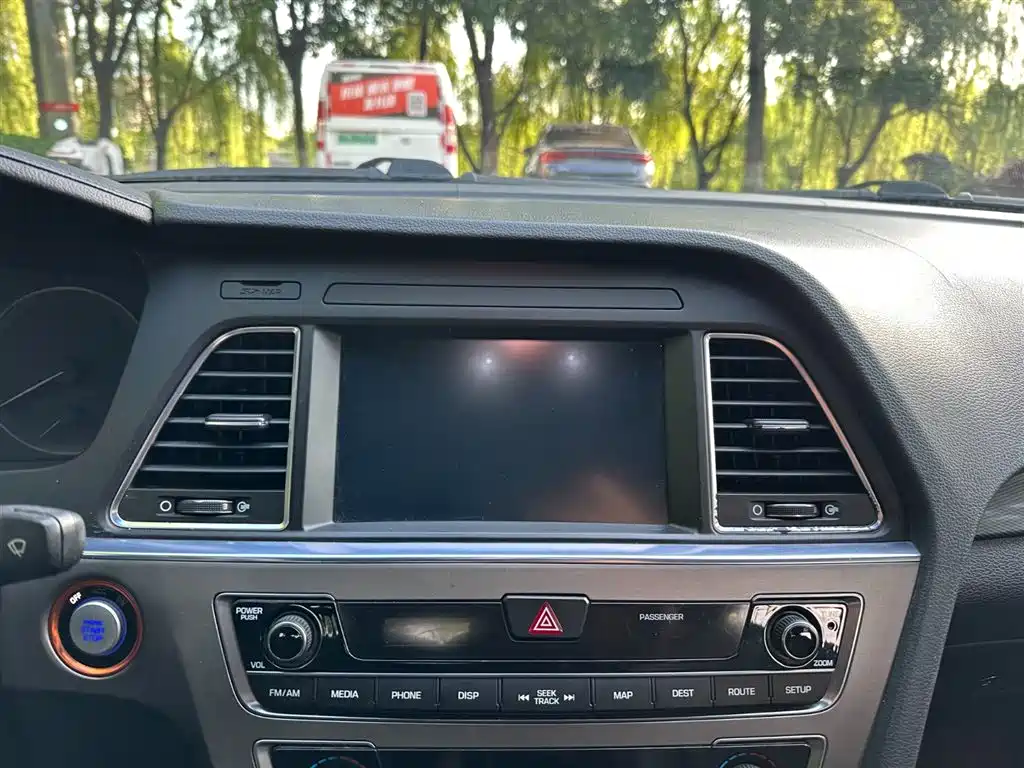 Hyundai Sonata 2015 1.6T GLS Smart фото 17