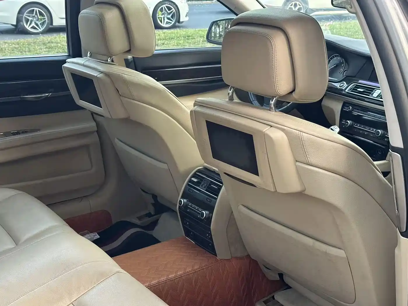BMW 7 Series 2009 740Li Luxury фото 11