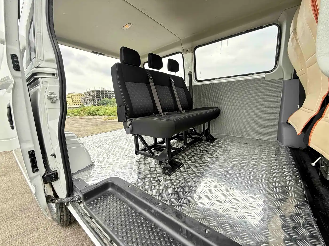 SAIC Maxus Xintu V80 2019 2.0T Plus 6MT Aoyun Short Wheelbase Ultra-low Roof 5/6-seater фото 13