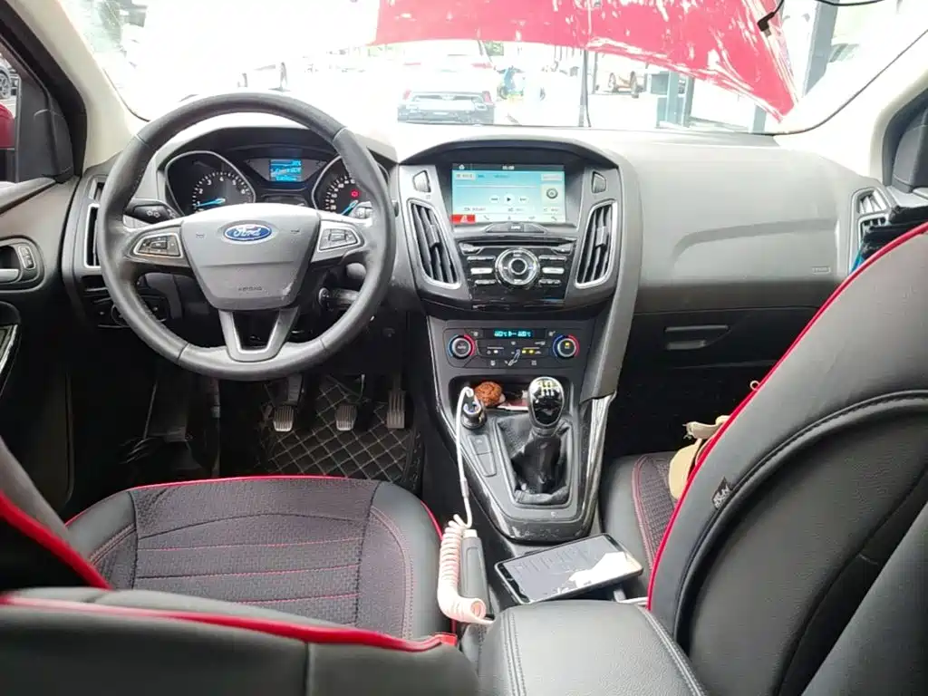 Фото 10 - Ford Focus