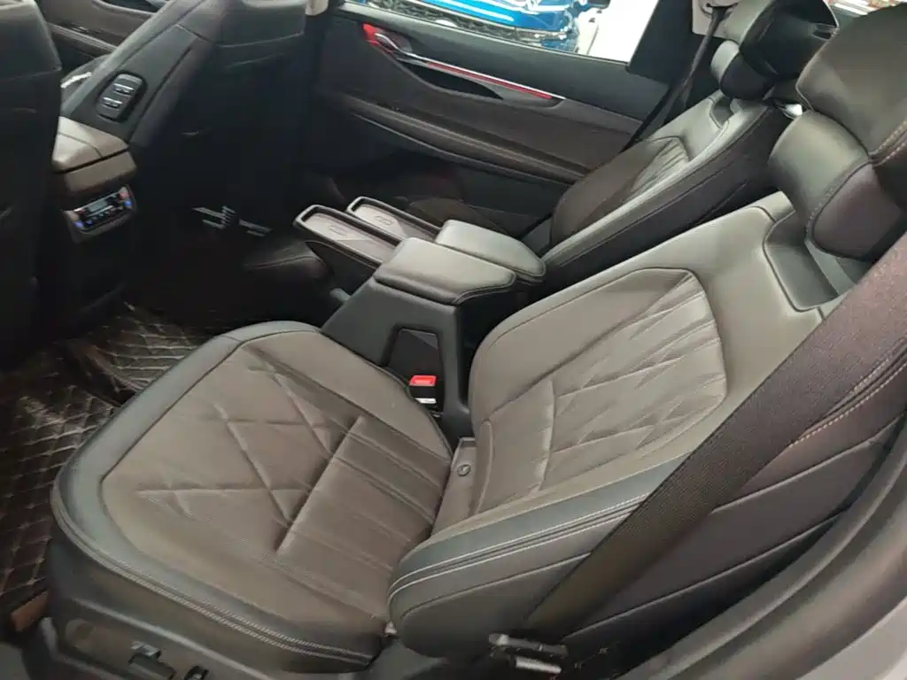 Фото 17 - Ford Edge