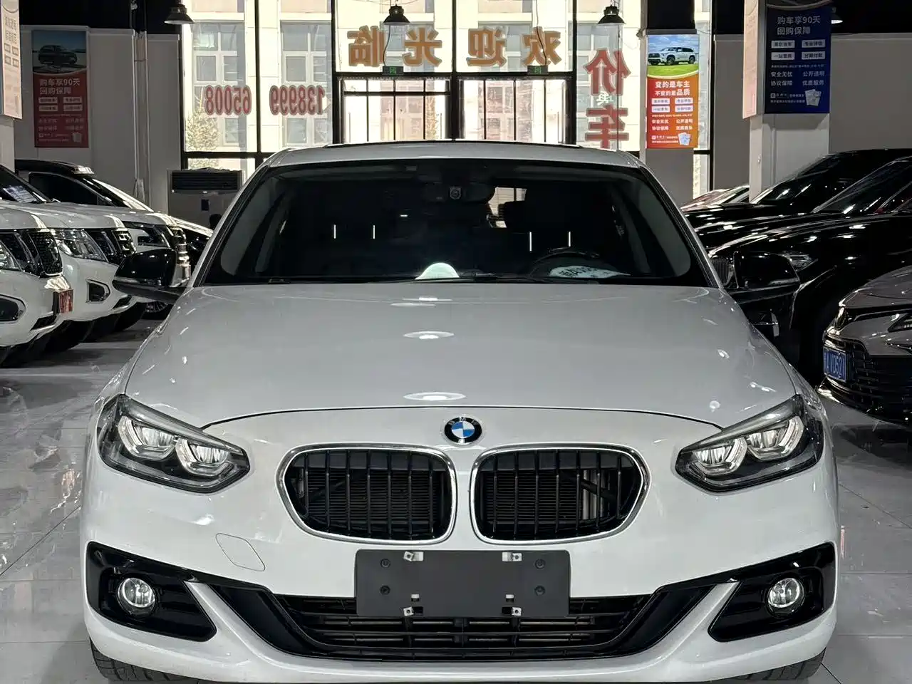 BMW 1 Series 2018 118i Sport Edition фото 2