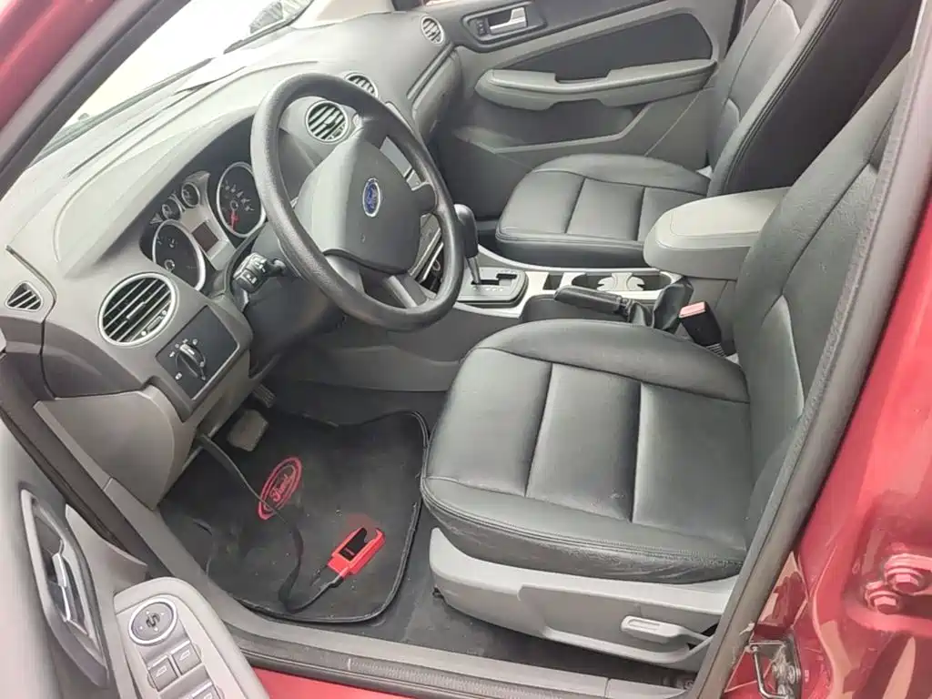 Фото 15 - Ford Focus