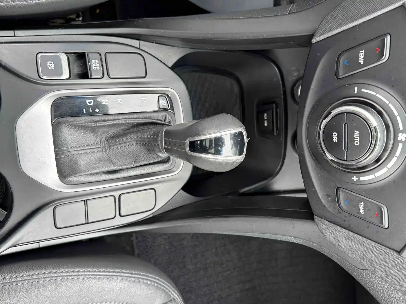 Hyundai Santa Fe 2015 2.0T Automatic 2WD Smart 5-Seater фото 13