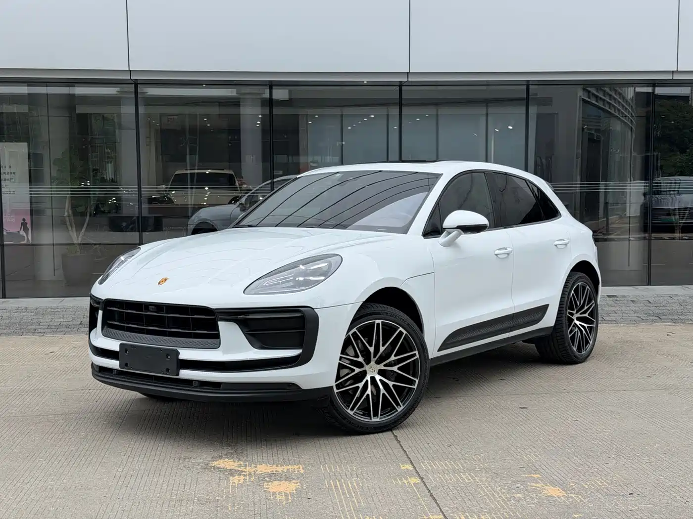 PORSCHE MACAN
