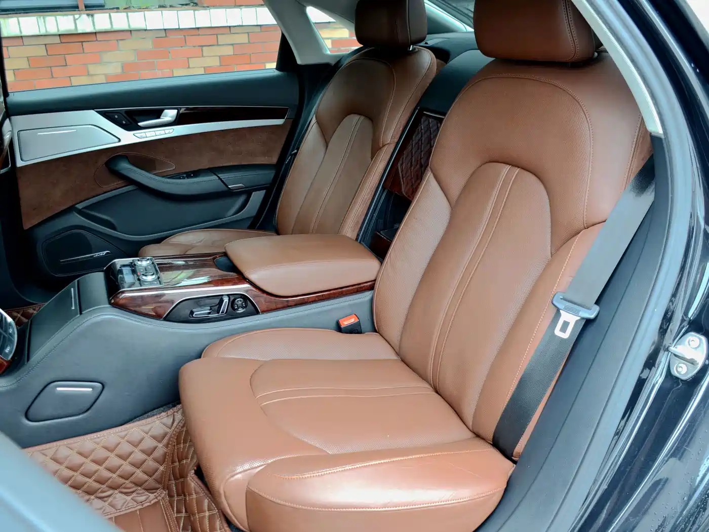 Фото 15 - Audi A8