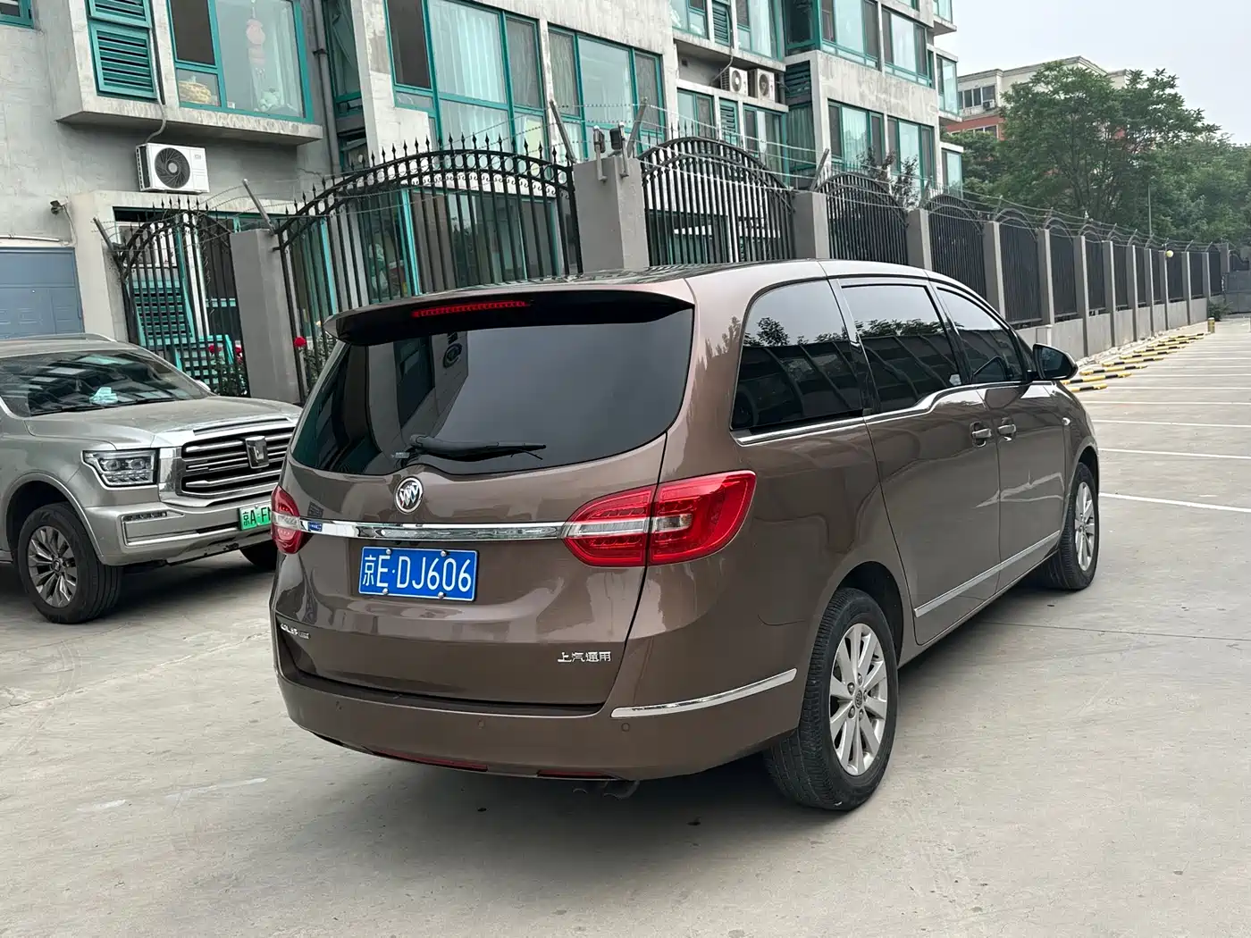 Buick GL8 2018 28T Premium Model China VI фото 4