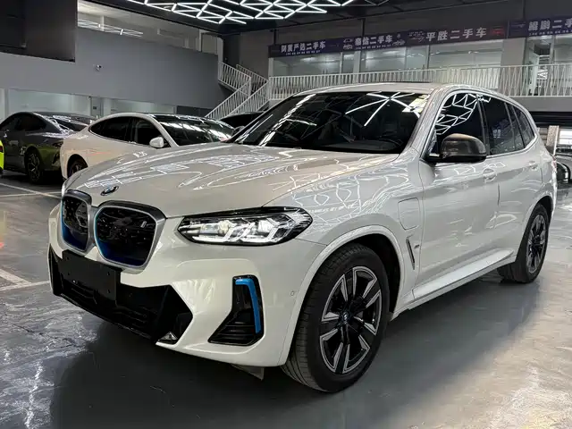 BMW iX3 2022 Leading Edition