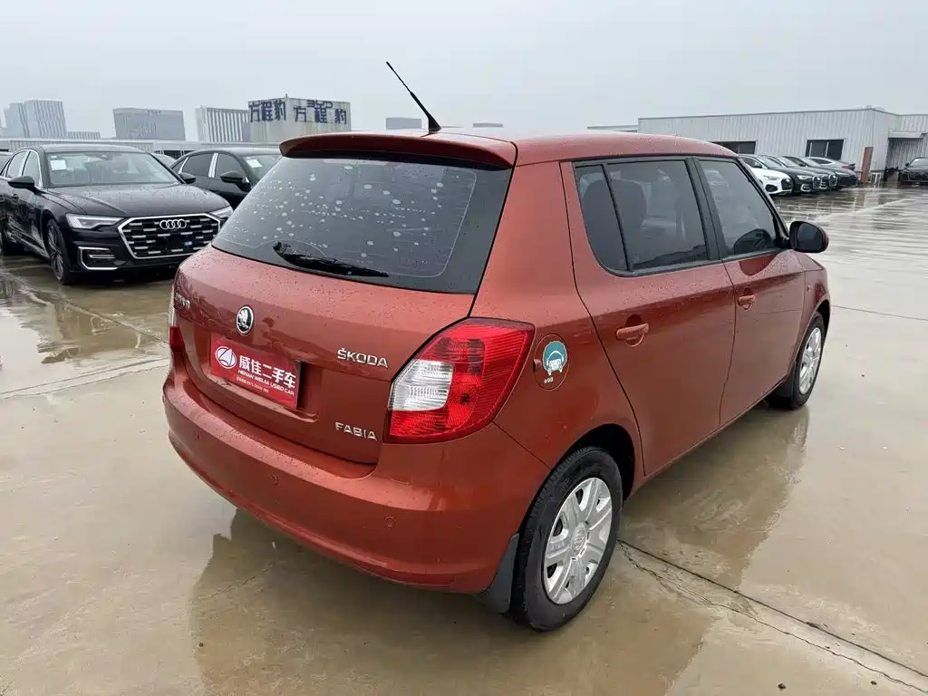 Škoda Fabia 2015 2014 1.4L Automatic Crystal Edition
