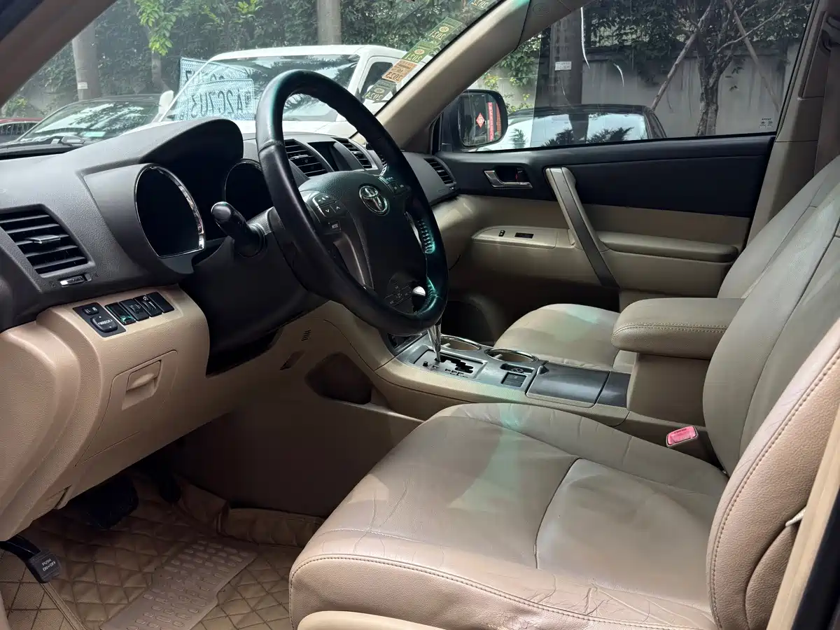 Фото 6 - Toyota Highlander