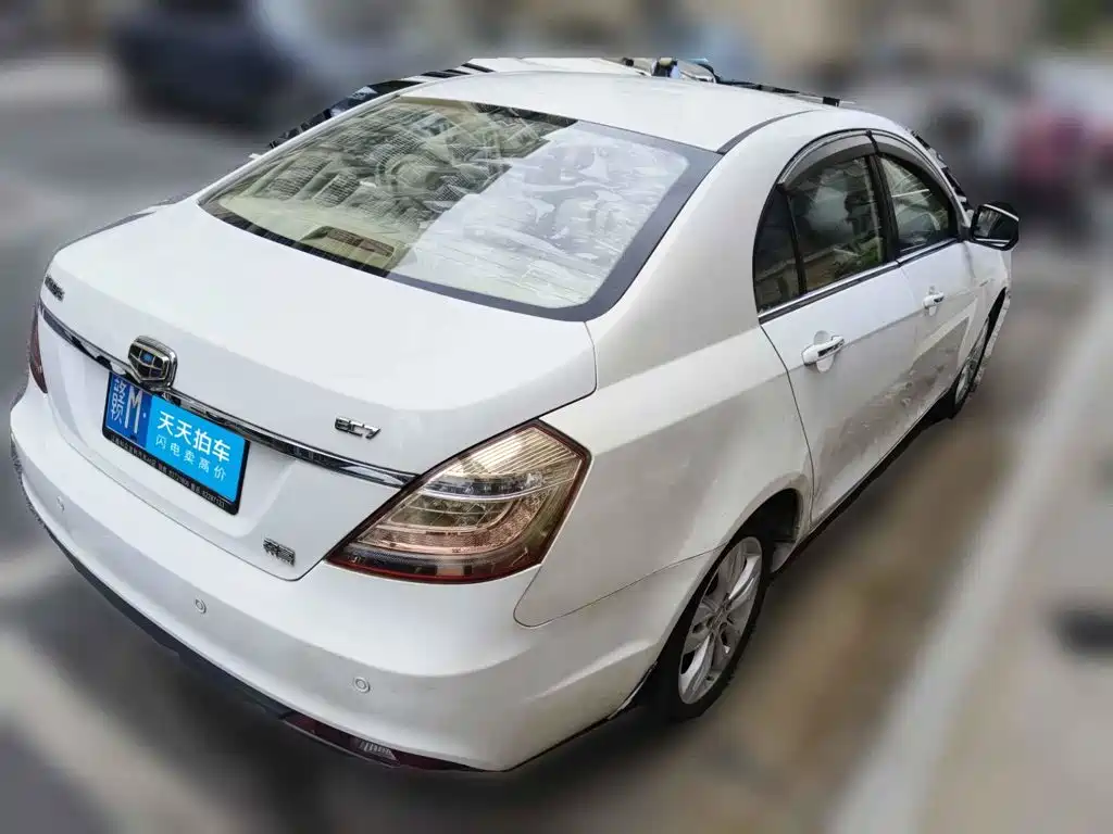 Фото 2 - Geely Emgrand