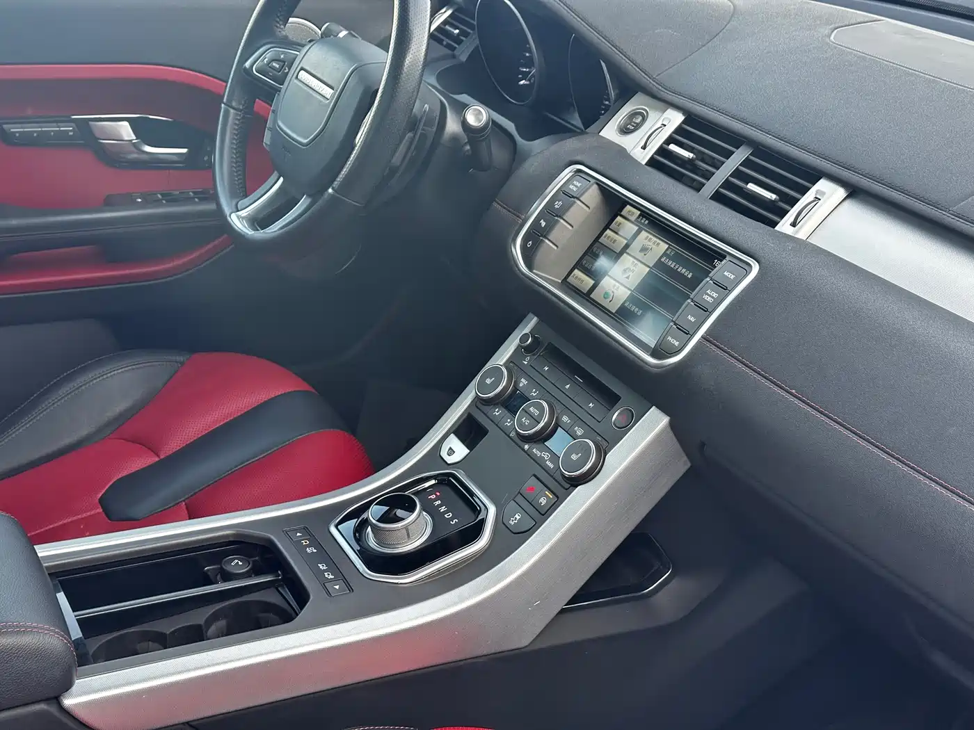 Land Rover Range Rover Evoque 2015 2.0T 5-Door Dynamic Edition фото 8
