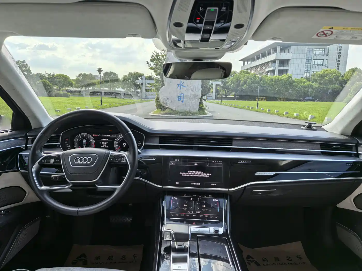 Фото 15 - Audi A8