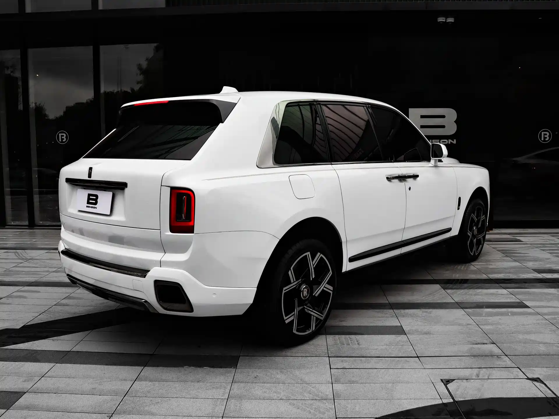 Фото 6 - Rolls-Royce Cullinan