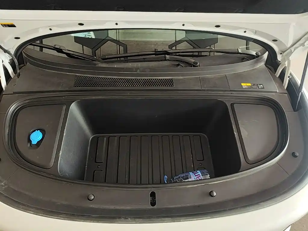 Li Auto i6 2025 2025 4WD Base Model
