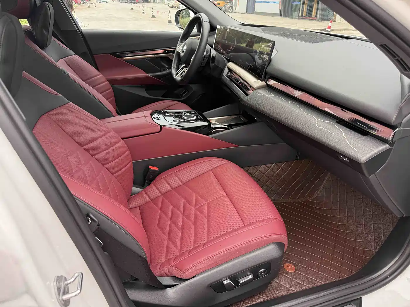 BMW 5 Series 2025 530Li Premium M Sport Package фото 29