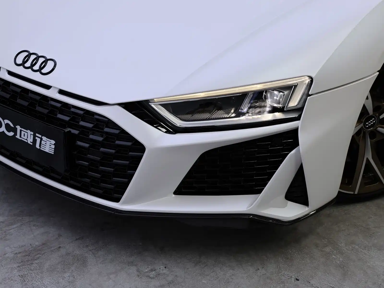 Фото 8 - Audi R8