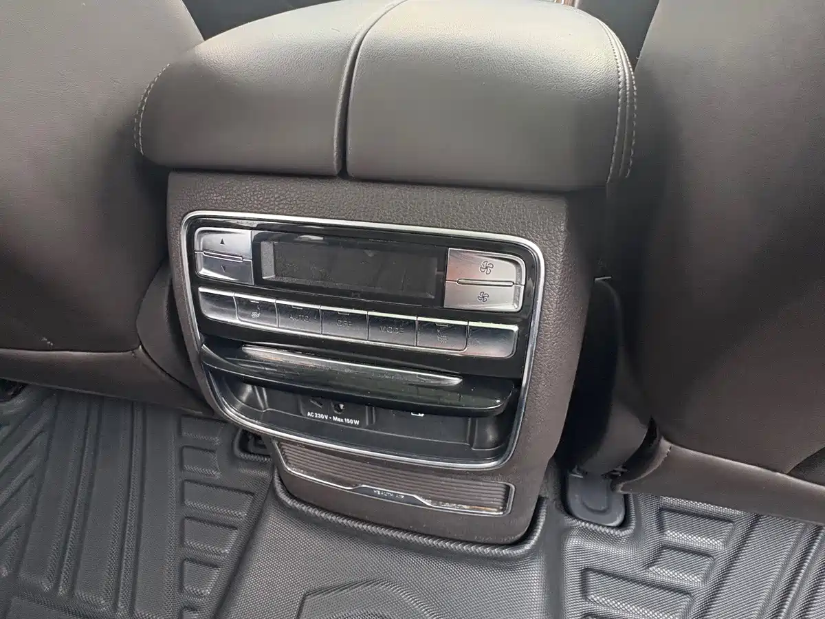 Roewe RX8 2018 2018 30T Smart Internet AWD Flagship Edition