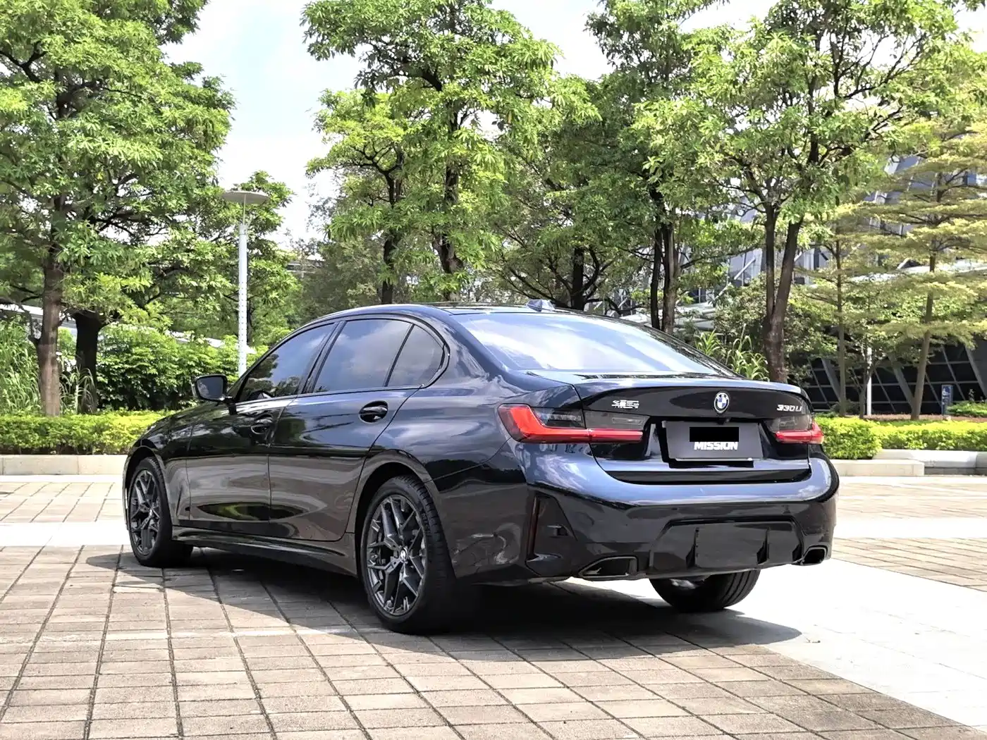 BMW 3 Series 2026 2025 330Li M Sport Night Edition