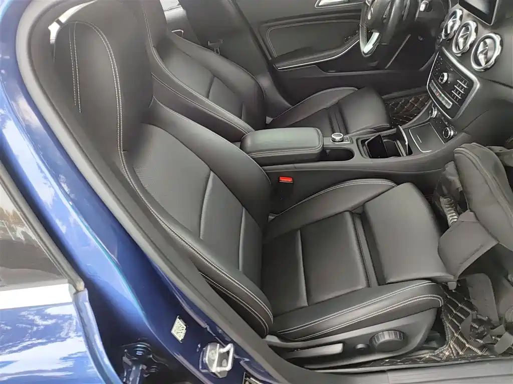 Mercedes-Benz GLA 2018 GLA 200 Dynamic фото 21