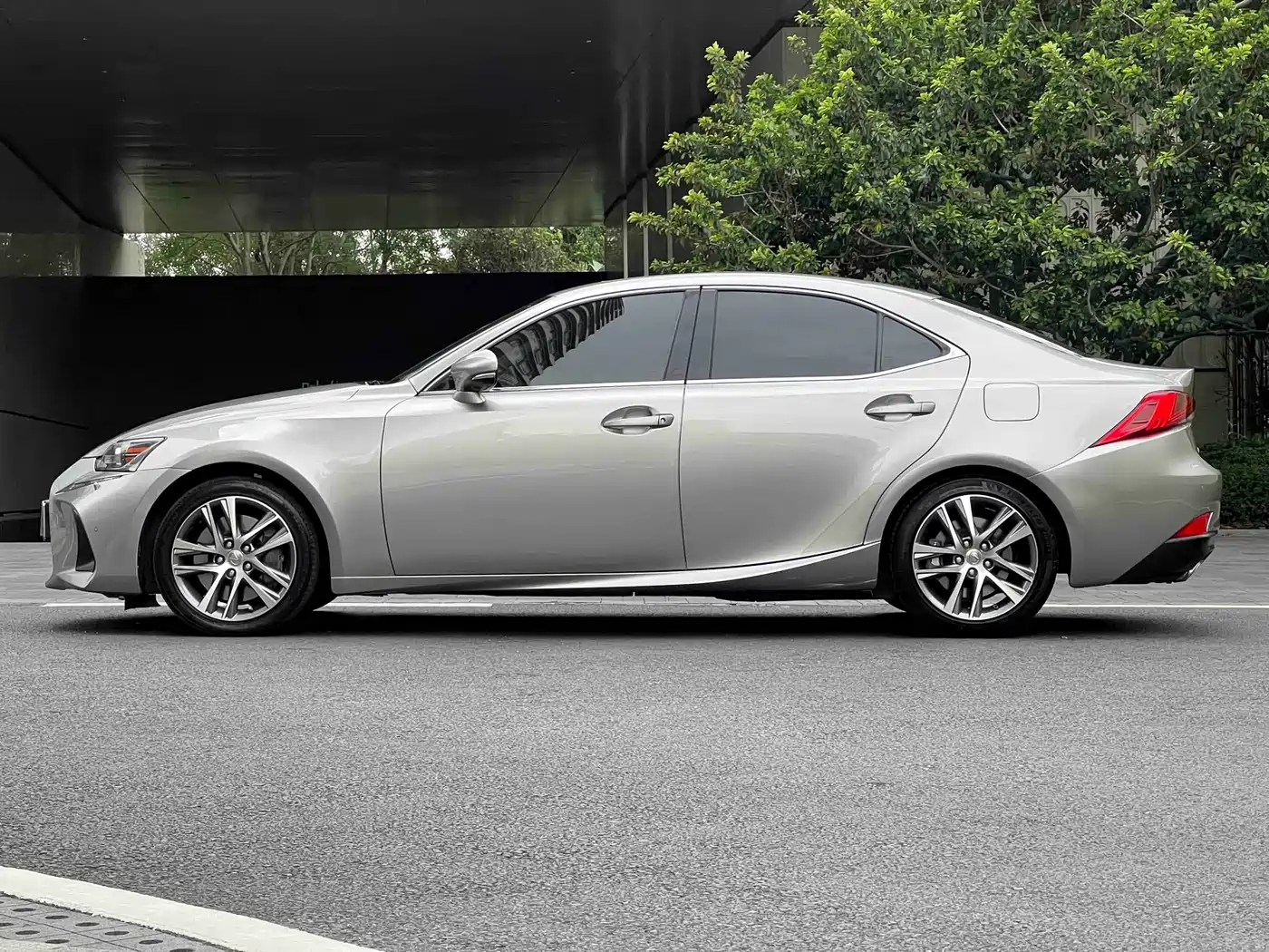 Lexus IS 2017 300 Leading Edition фото 8