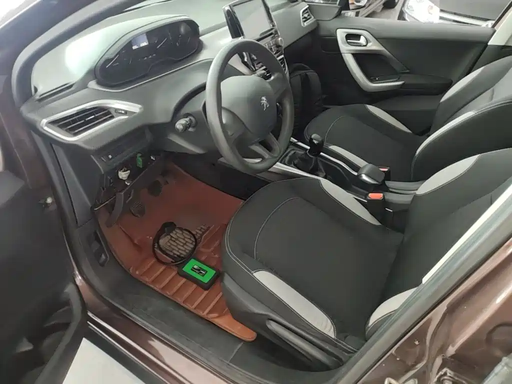 Фото 15 - Peugeot 2008