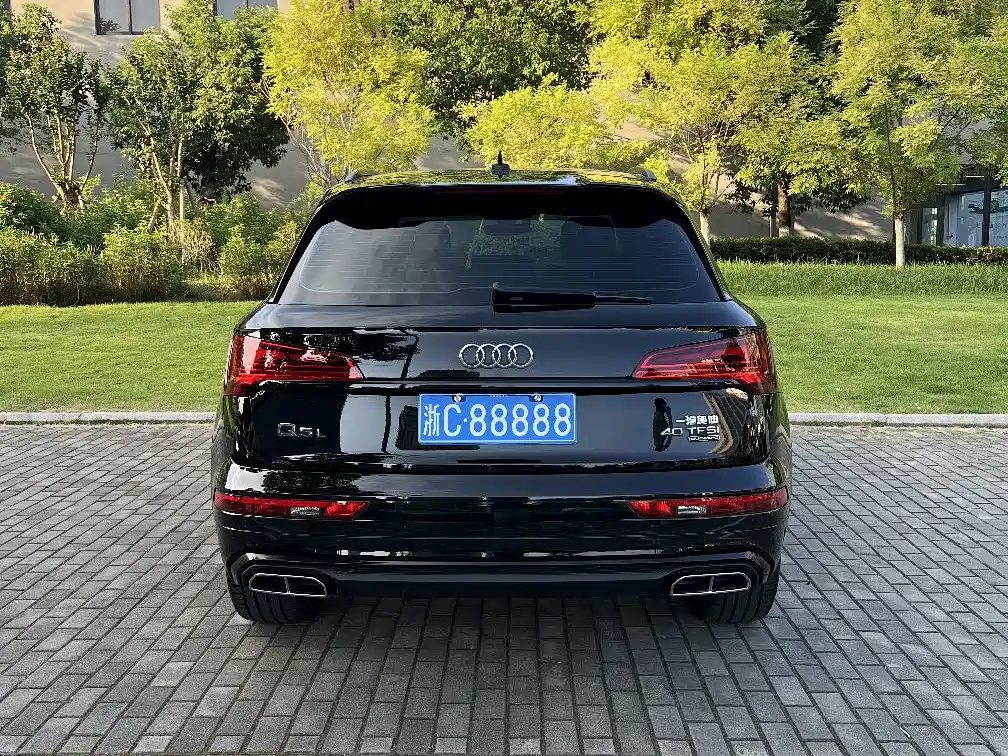 Фото 8 - Audi Q5L