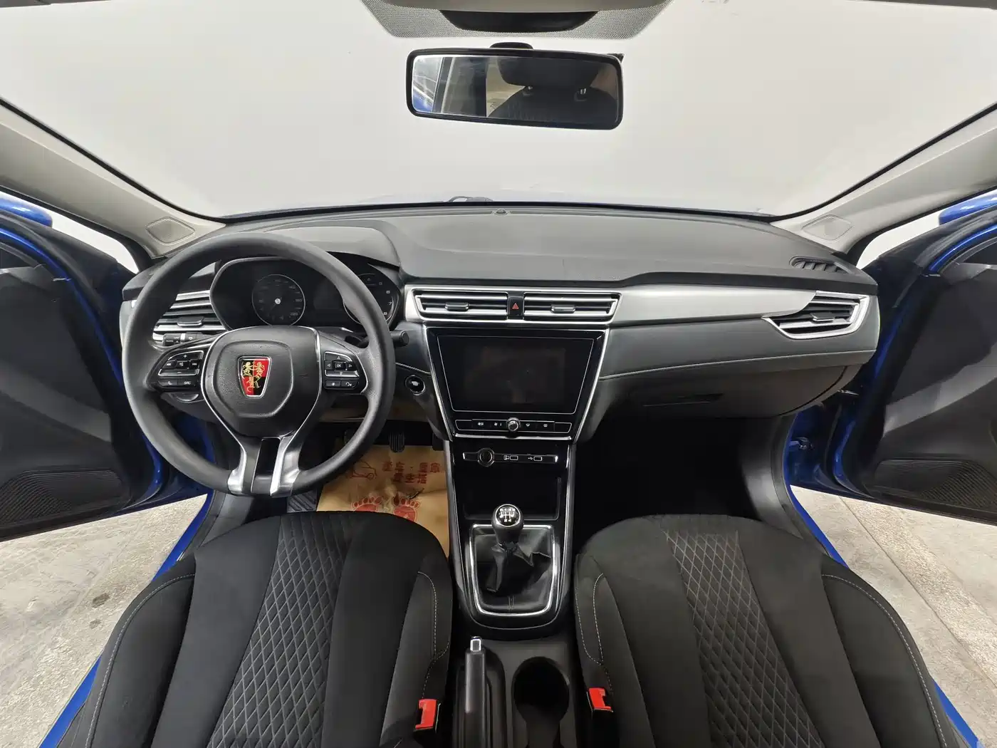 Фото 9 - Roewe i5